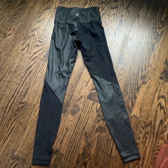 Lululemon leggings size 2 Black teo tone black fabric - Picture 5 of 6